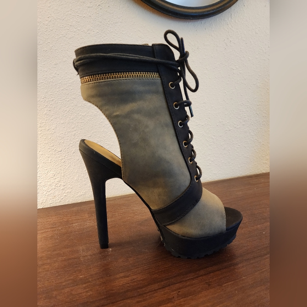 Olive Green High Heels Size 7 - Shoe Dazzle